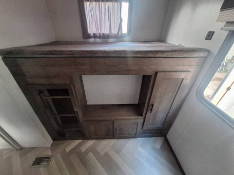 2022 Forest River Salem 32BHDS