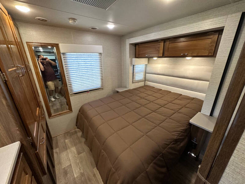 2020 Winnebago Intent 28y