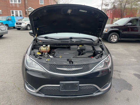 2017 Chrysler Pacifica Touring-L