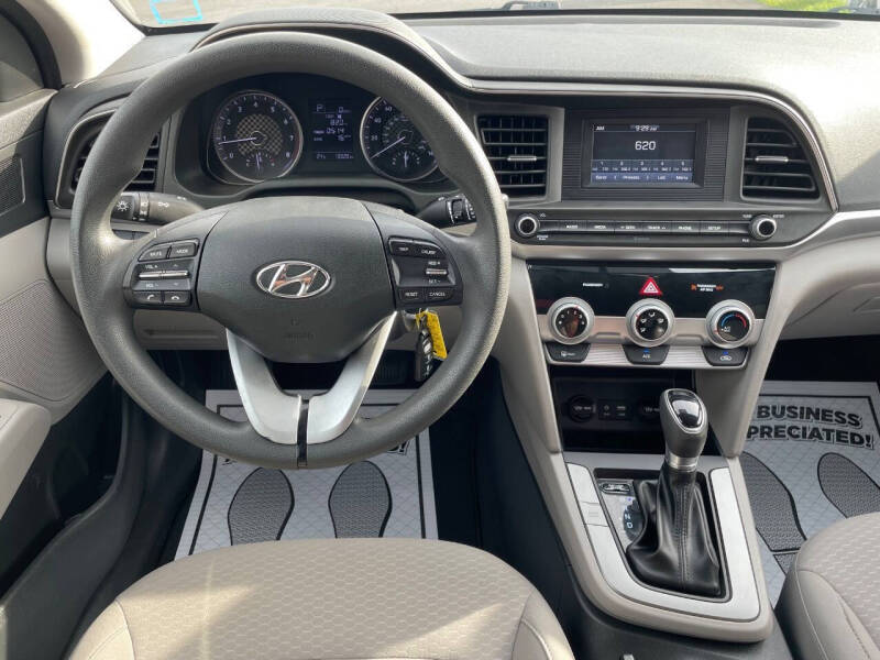 2019 Hyundai Elantra SE