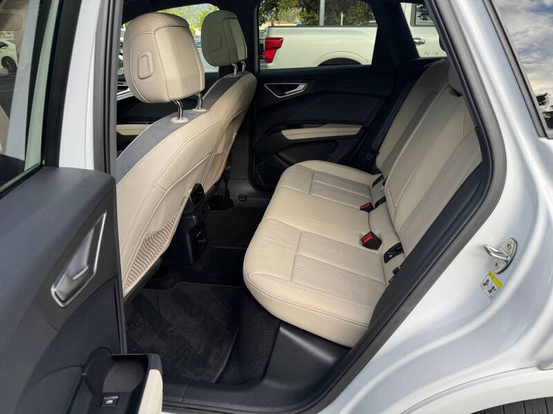 2024 Audi Q4 e-tron quattro Premium Plus 55