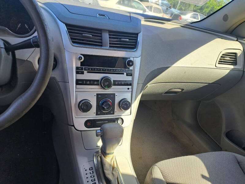 2009 Chevrolet Malibu 1LT photo 4