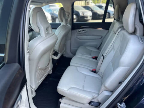 2017 Volvo XC90 T6 Momentum