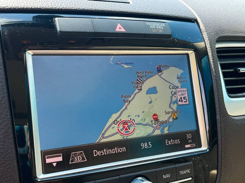 2011 Volkswagen Touareg VR6 Sport