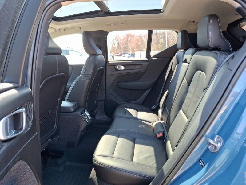 2023 Volvo XC40 B5 Plus Dark Theme