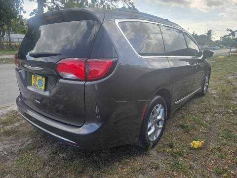 2017 Chrysler Pacifica Touring Plus