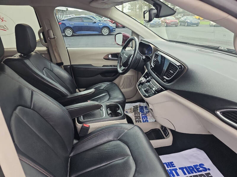 2017 Chrysler Pacifica Touring-L Plus
