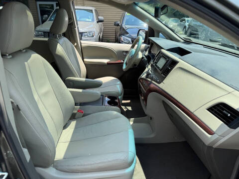 2012 Toyota Sienna XLE 8-Passenger