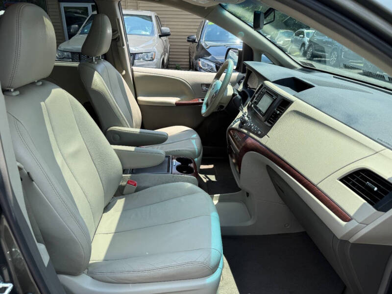2012 Toyota Sienna XLE 8-Passenger