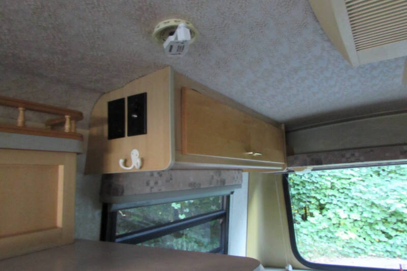 2001 Winnebago Rialta