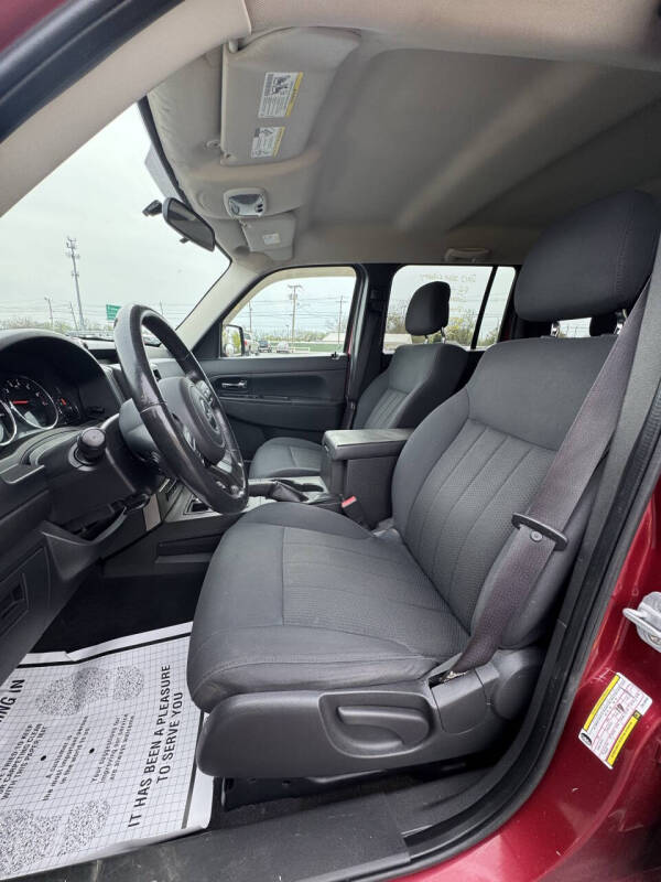 Image 9 of 2012 Jeep Liberty Sport