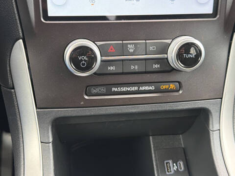 2021 Ford Edge SE
