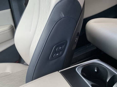2025 Kia Carnival EX