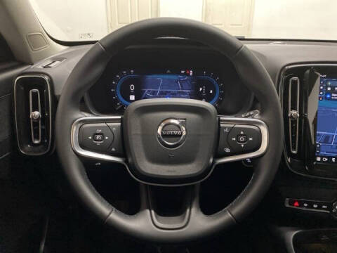 2025 Volvo XC40 B5 Plus Bright Theme