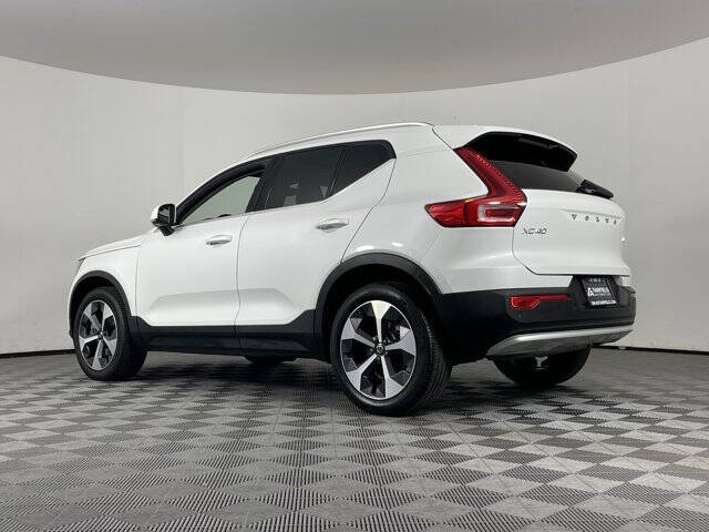 2024 Volvo XC40 B5 Plus Bright Theme