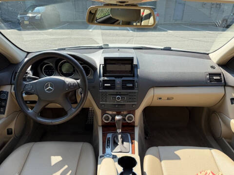 2011 Mercedes-Benz C-Class C 300 Luxury 4MATIC