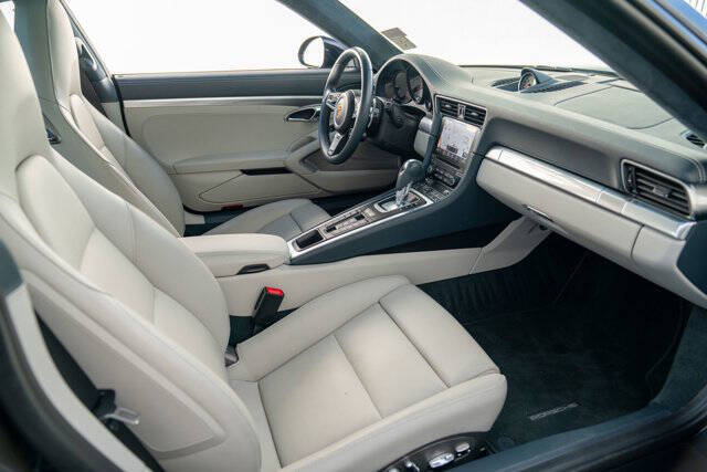 2018 Porsche 911 26