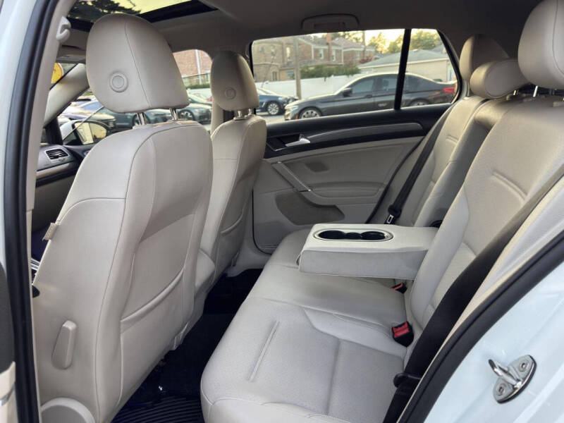 2019 Volkswagen Golf SE