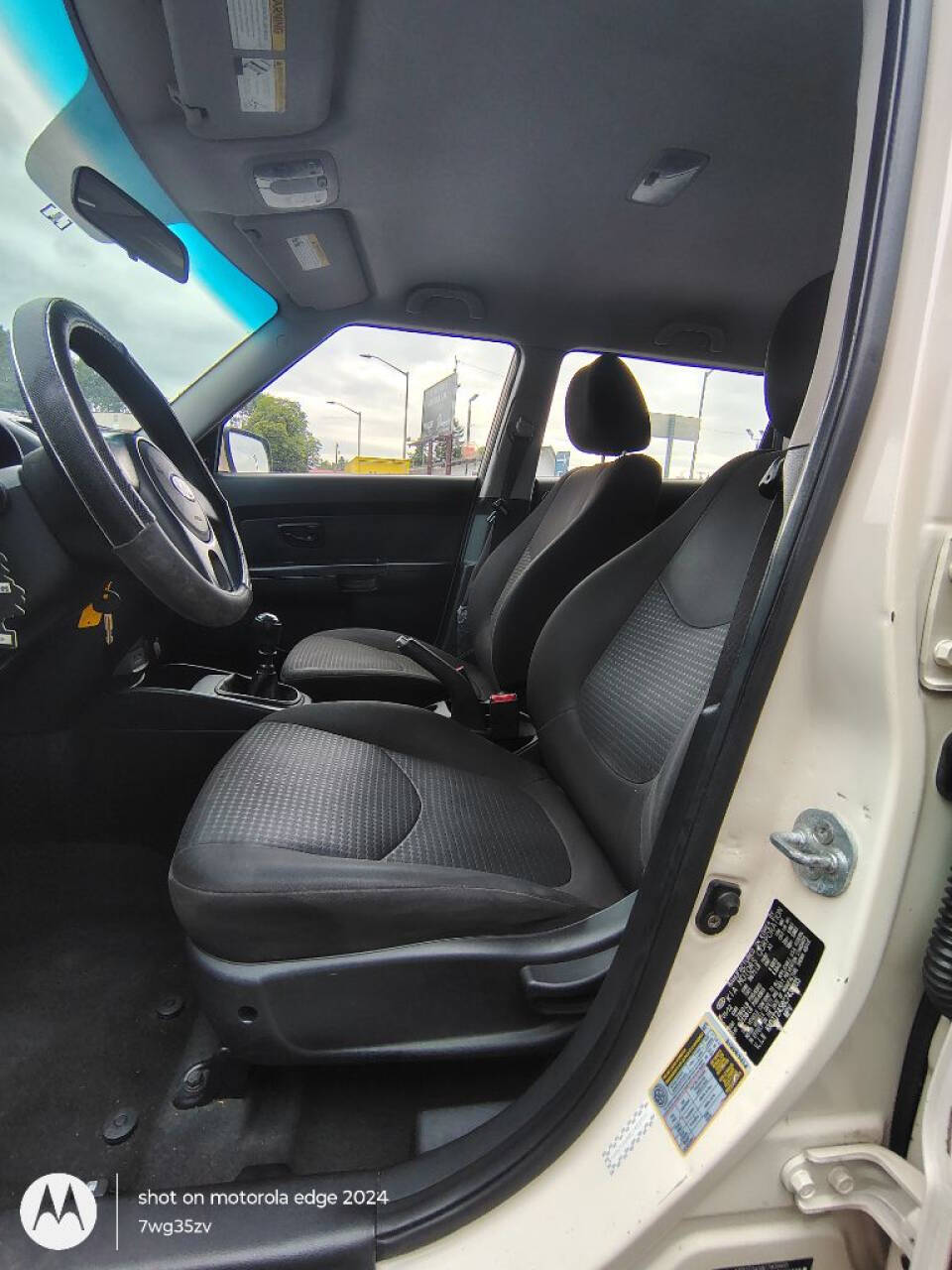 White 2012 Kia Soul Base 4dr Crossover 6M 2