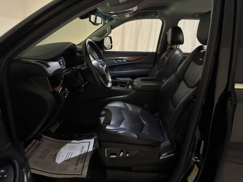 2019 Cadillac Escalade Standard