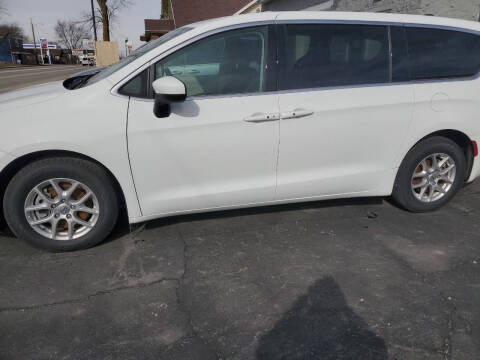 2022 Chrysler Voyager for sale at Economy Motors in Muncie IN