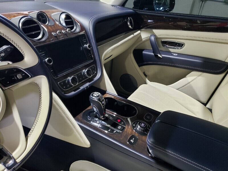 2020 Bentley Bentayga 11