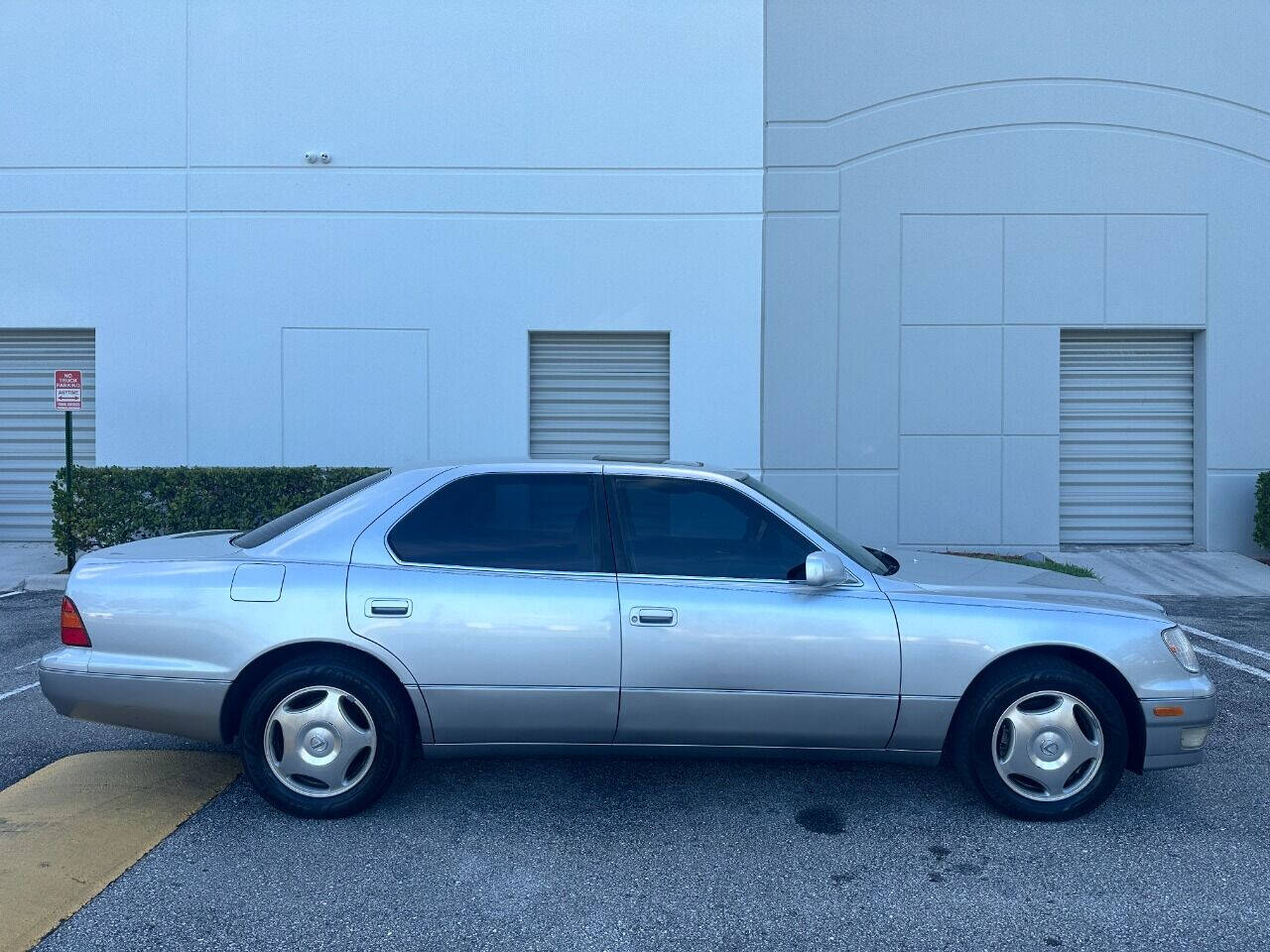 1998 Lexus LS 400  - $7,900