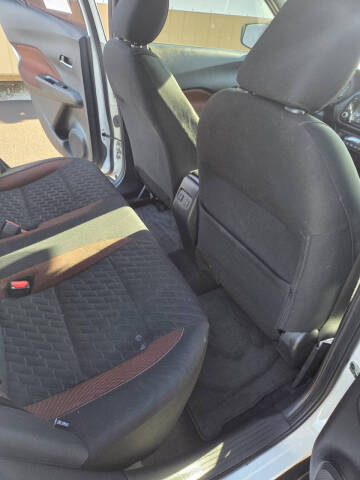 2021 Nissan Kicks SR