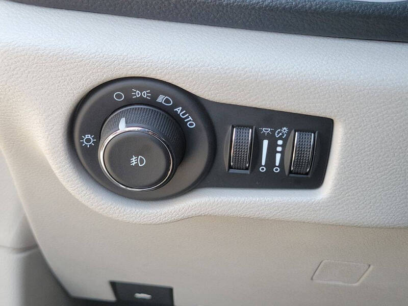 2024 Chrysler Pacifica Plug-In Hybrid Select