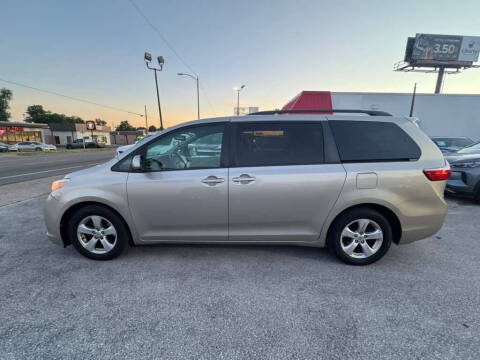 2015 Toyota Sienna LE 8-Passenger
