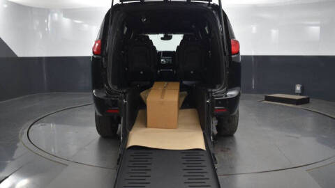 2025 Chrysler Voyager LX