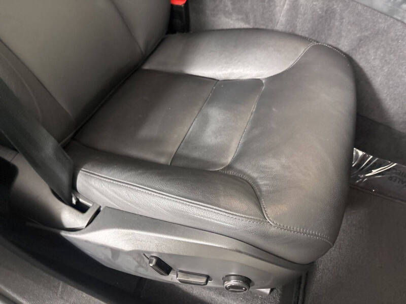 2024 Volvo XC60 B5 Core Dark Theme