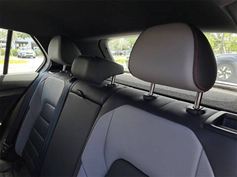 2025 Volkswagen Golf GTI SE