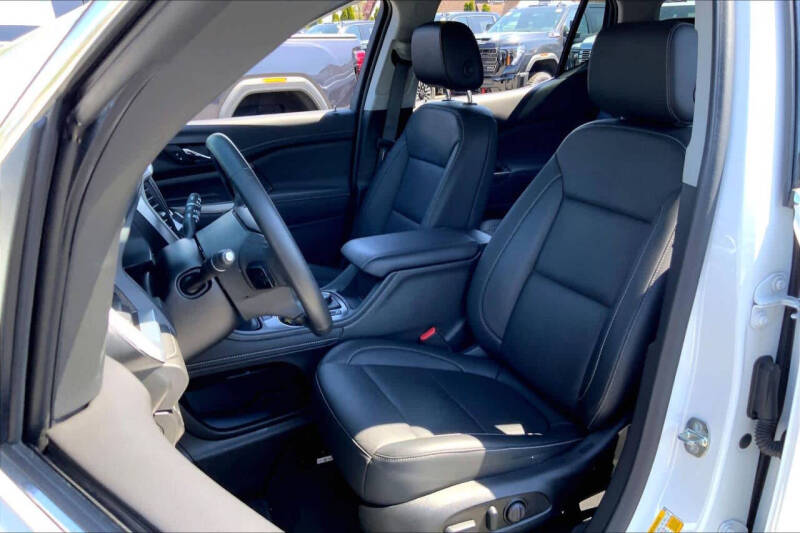 2023 GMC Acadia SLT