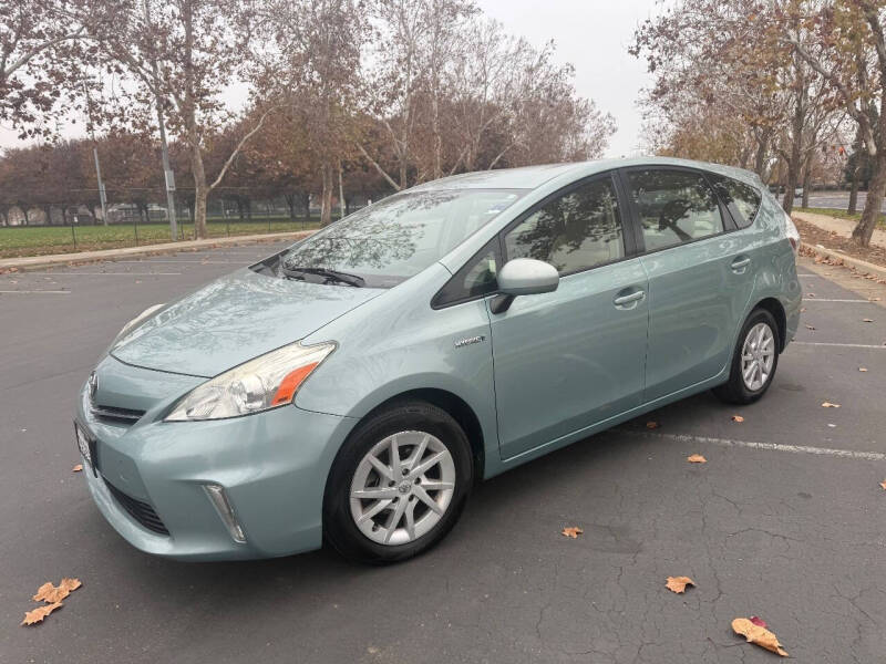 2013 Toyota Prius v Two
