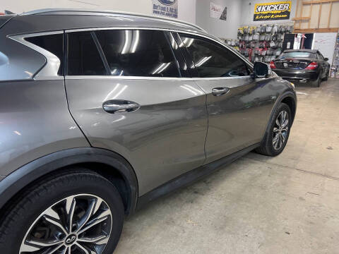 2017 Infiniti QX30 Premium