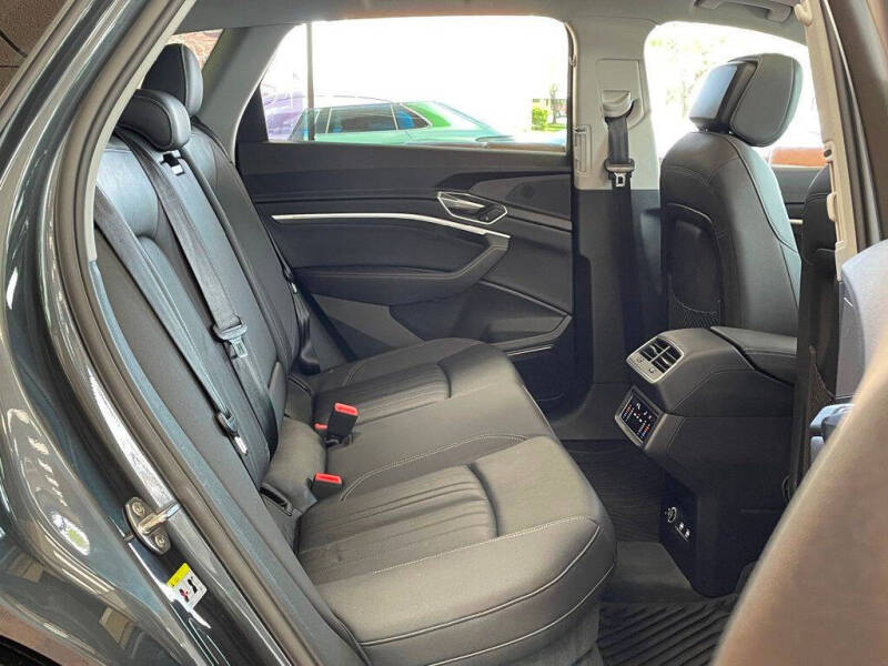 2019 Audi e-tron quattro Premium Plus