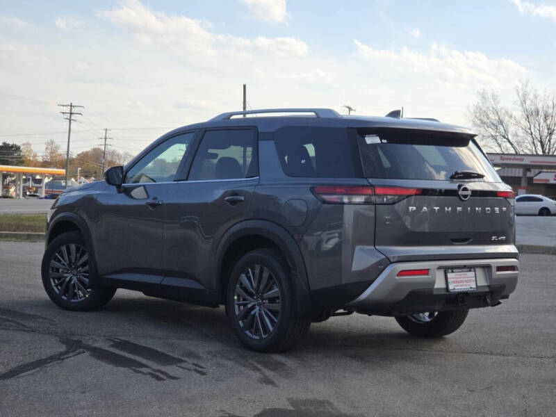 2025 Nissan Pathfinder SL