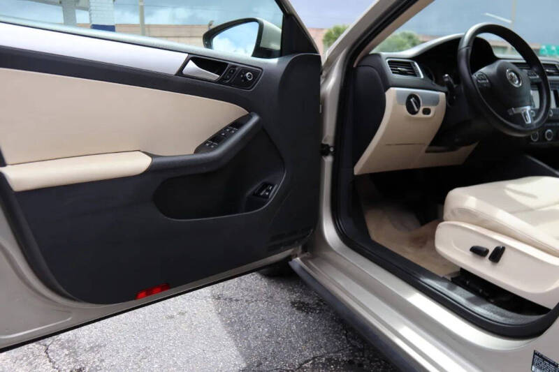 2013 Volkswagen Jetta Hybrid SEL Premium