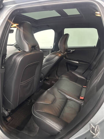 2017 Volvo XC60 T6 R-Design