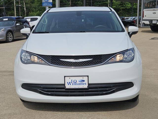 White 2017 Chrysler Pacifica Touring Touring 4dr Mini-Van 2