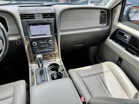 2017 Lincoln Navigator Select