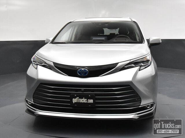 2024 Toyota Sienna Platinum 7-Passenger