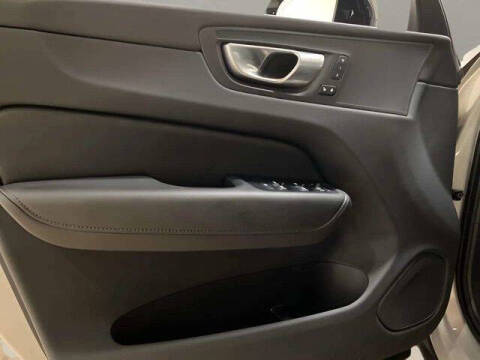 2025 Volvo XC60 B5 Core Dark Theme