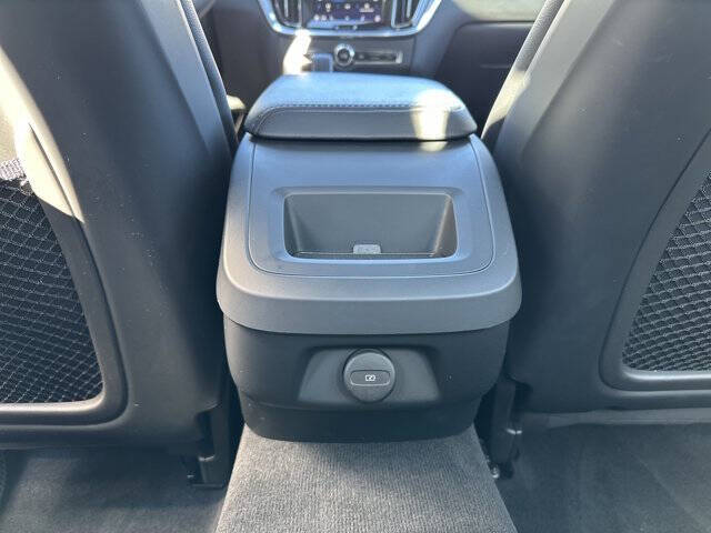 2024 Volvo S60 B5 Core Dark Theme