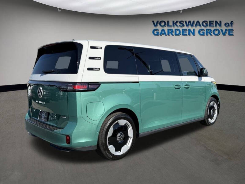 2025 Volkswagen ID. Buzz Pro S Plus 4Motion