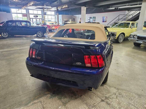 2004 Ford Mustang GT Deluxe