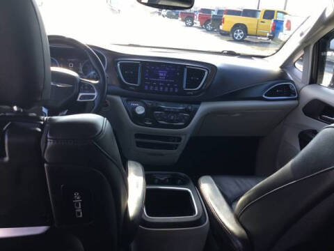 2017 Chrysler Pacifica Touring-L Plus