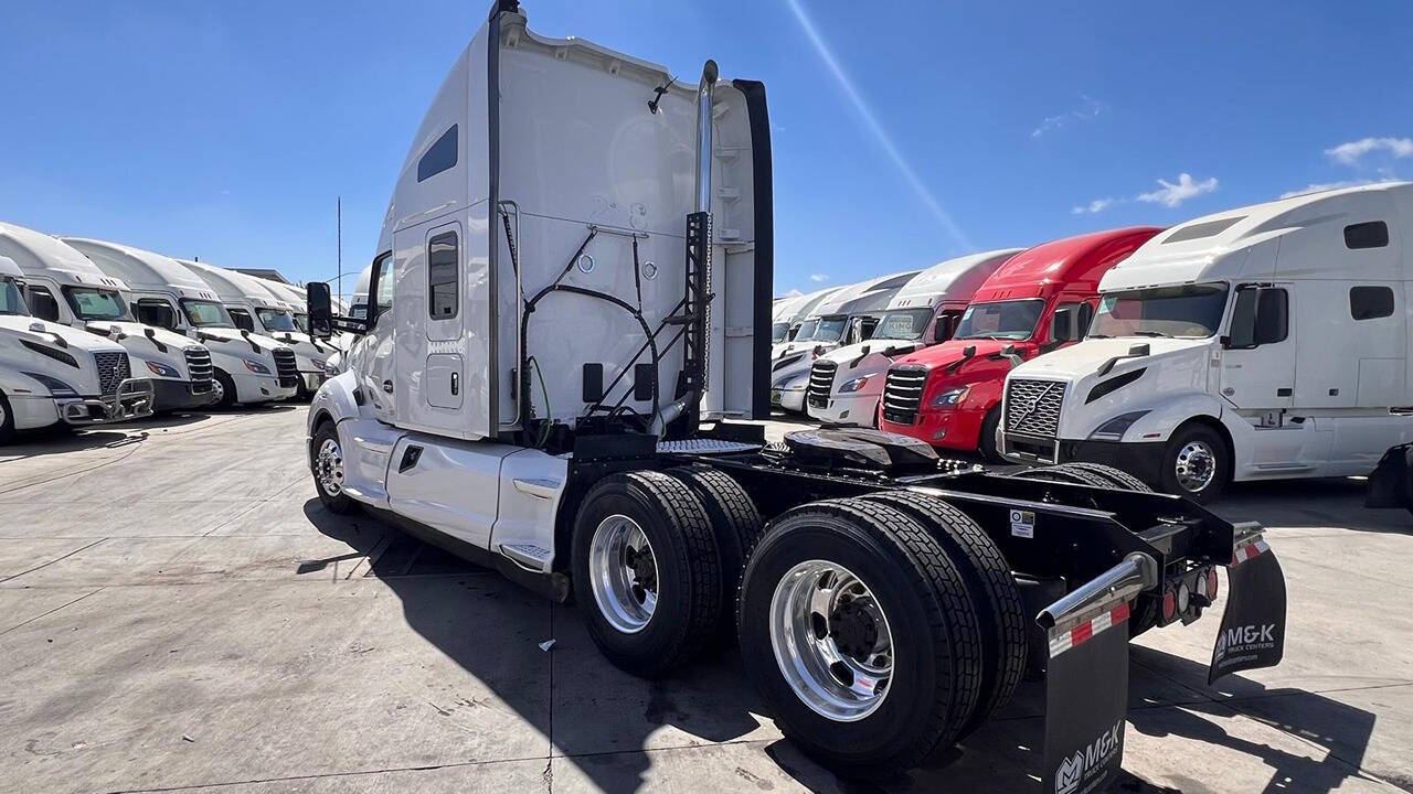 2022 Kenworth T680 for sale at KING TRUCK TRAILER SALES in Bakersfield, CA