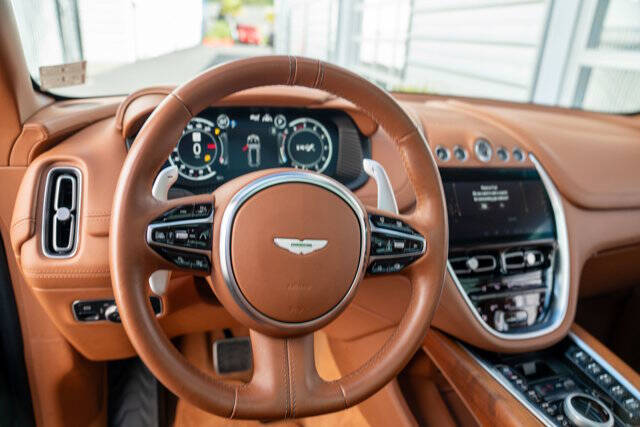 2021 Aston Martin DBX 10